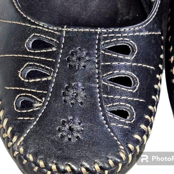 Bass Elena Womens Slip-on Leather Shoes, 9. Cutouts and Embroidery. - Picture 6 of 10